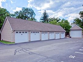 3 Bd/2 Bath 2bed/2bath in New Canaan, Pe in New Canaan, CT (Photo 3 of 5)