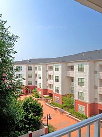 2 Bd/2 Bath Great Location! Washer/ Drye in East Rutherford, NJ