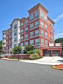 2 Bd/2 Bath Great Location! Washer/ Drye in East Rutherford, NJ (Photo 3 of 5)