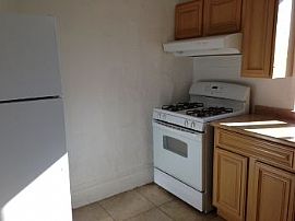 702 W Park St 1/2 Off The 1st Months Ren in Stockton, CA (Photo 5 of 5)