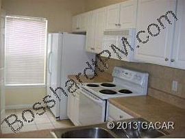 2 Bed 2.5 Bath Condo Rental in Gainesville, FL (Photo 2 of 5)