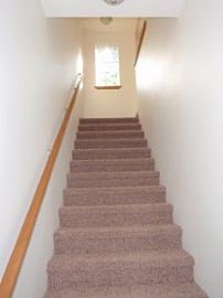 Townhouse in South Everett in Eastmont, WA (Photo 2 of 5)