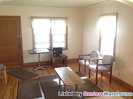 3 Bedroom Duplex - 1 Block From Lake Hia in Minneapolis, MN (Photo 3 of 5)