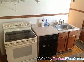 3 Bedroom Duplex - 1 Block From Lake Hia in Minneapolis, MN (Photo 5 of 5)