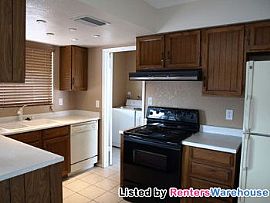 Sweet 3 Bedroom with Pool in Country Mea in Peoria, AZ (Photo 3 of 5)