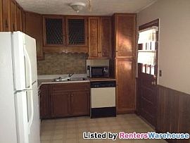 Remodeled 3/1.5 Ready For Move In in Lake City, GA (Photo 3 of 5)