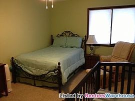 Great 3 Bedroom Home in Northeast Minnea in Minneapolis, MN (Photo 4 of 5)