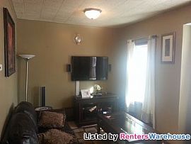 Cozy 2bd/1bh Home in St Paul in Saint Paul, MN (Photo 2 of 5)