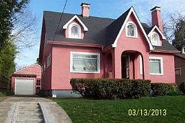  Ne Vintage English Cottage in Irvingto in Portland, OR