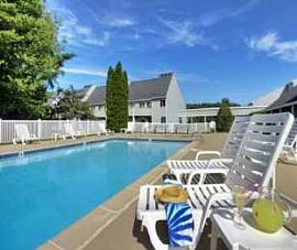 Specials Available on 2 Bed Apts in Falm in Falmouth, ME (Photo 4 of 5)
