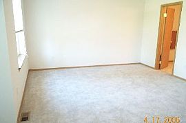 3 Bdrm/ 2.5 Bath Townhome, 1 Car Garage in Puyallup, WA (Photo 4 of 5)