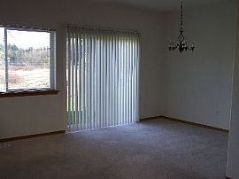 Beautiful 2 Bedroom Townhome in Desired in Puyallup, WA (Photo 4 of 5)