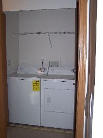 Beautiful 2 Bedroom Townhome in Desired in Puyallup, WA (Photo 5 of 5)