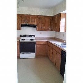 3br 2 5ba Town Home Near Addison Metro S in Capitol Heights, MD (Photo 2 of 4)
