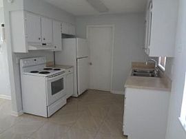 2/1 Duplex in Downtown Orlando in Orlando, FL (Photo 2 of 5)