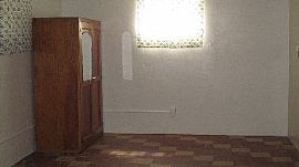 Montclair Bungalow in Aurora, CO (Photo 4 of 5)