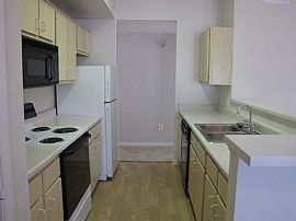 2 Bd/2 Bath Charming One Bedroom W/study in Houston, TX (Photo 2 of 5)