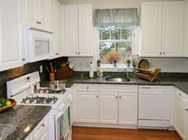 3 Bd/2 Bath 3 Bedroom with Attached Gara in Darien, CT (Photo 2 of 5)