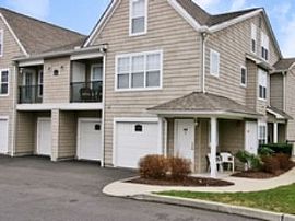3 Bd/2 Bath 3 Bedroom with Attached Gara in Darien, CT (Photo 5 of 5)