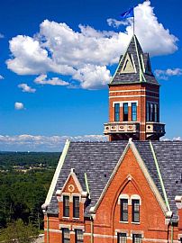 3 Bd/2 Bath Danvers 3 Bed with Gourmet Kit in Danvers, MA (Photo 3 of 5)