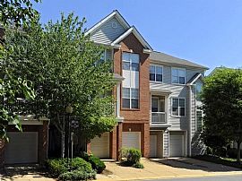 2 Bd/2 Bath 2bed/2bath in Mclean, Pets O in Maclean, VA (Photo 3 of 5)