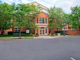 2 Bd/2 Bath in Home Washer/ Dryers  and Pe in Edgewater, NJ (Photo 4 of 5)