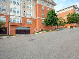 2 Bd/2 Bath in Home Washer/ Dryers  and Pe in Edgewater, NJ (Photo 5 of 5)