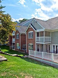 2 Bd/2 Bath Mins to Downtown and George Ma in Fairfax, VA