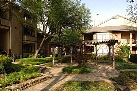 2 Bd/2 Bath Extra Storage on Balcony! Co in Dallas, TX (Photo 2 of 5)