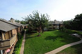 2 Bd/2 Bath Extra Storage on Balcony! Co in Dallas, TX (Photo 4 of 5)