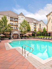 0 Bd/1 Bath Heated Outdoor Pool! On-Site in Boston College, MA