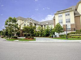 0 Bd/1 Bath Heated Outdoor Pool! On-Site in Boston College, MA (Photo 2 of 5)