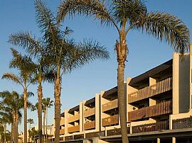 2 Bd/2 Bath Located on The Marina with I in Marina del Rey, CA (Photo 2 of 5)