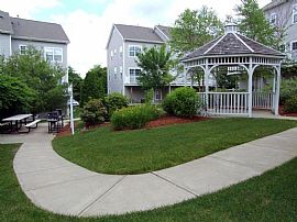 2 Bd/2 Bath Close to Shopping and Public T in Peabody, MA (Photo 4 of 5)