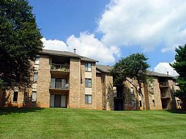 2 Bd/1 Bath Heart of Columbia! Steps To in Columbia, MD