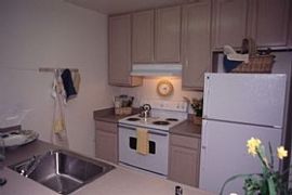 2 Bd/1 Bath 1 Bed in Pacifica.  Located in Pacifica, CA (Photo 2 of 5)