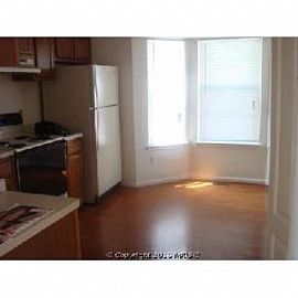 Spacious 3br 3ba Townhome in District He in District Heights, MD (Photo 2 of 5)