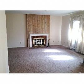 Bi-Level with Pool in Maderia! in Cincinnati, OH (Photo 2 of 5)