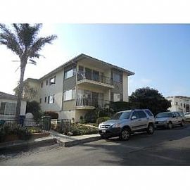 Spacious 2+1 Upper Unit with Awesome Har in Fort Macarthur, CA