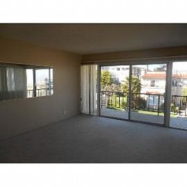 Spacious 2+1 Upper Unit with Awesome Har in Fort Macarthur, CA (Photo 2 of 5)