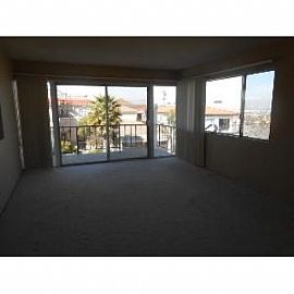 Spacious 2+1 Upper Unit with Awesome Har in Fort Macarthur, CA (Photo 4 of 5)