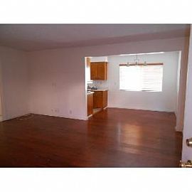 Spacious 2+1 1/2 Condo in Downtown Long in Long Beach, CA