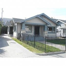 Adorable Refurbished Craftsman 2+1 Home in East Long Beach, CA (Photo 2 of 5)