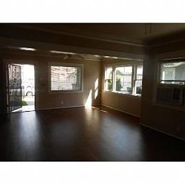 Adorable Refurbished Craftsman 2+1 Home in East Long Beach, CA (Photo 5 of 5)