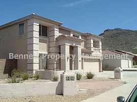 Single Family Rental Home in Phoenix in Glendale, AZ (Photo 2 of 5)