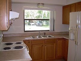 Single Family Rental Home in Lakeland in Dixieland, FL (Photo 3 of 5)