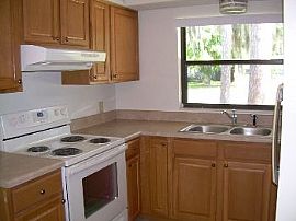 Single Family Rental Home in Lakeland in Dixieland, FL (Photo 4 of 5)