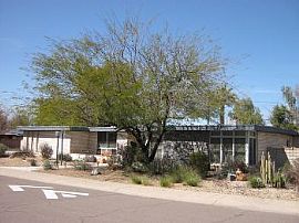 3 Bedroom Plus Den 2 Bath with Pool and Se in Tempe, AZ