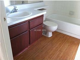  Extremely Nice 2 Bedroom with Nearly New Plush Neutral Carpet, in Las Vegas, NV (Photo 2 of 3)