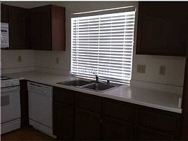  Extremely Nice 2 Bedroom with Nearly New Plush Neutral Carpet, in Las Vegas, NV (Photo 3 of 3)